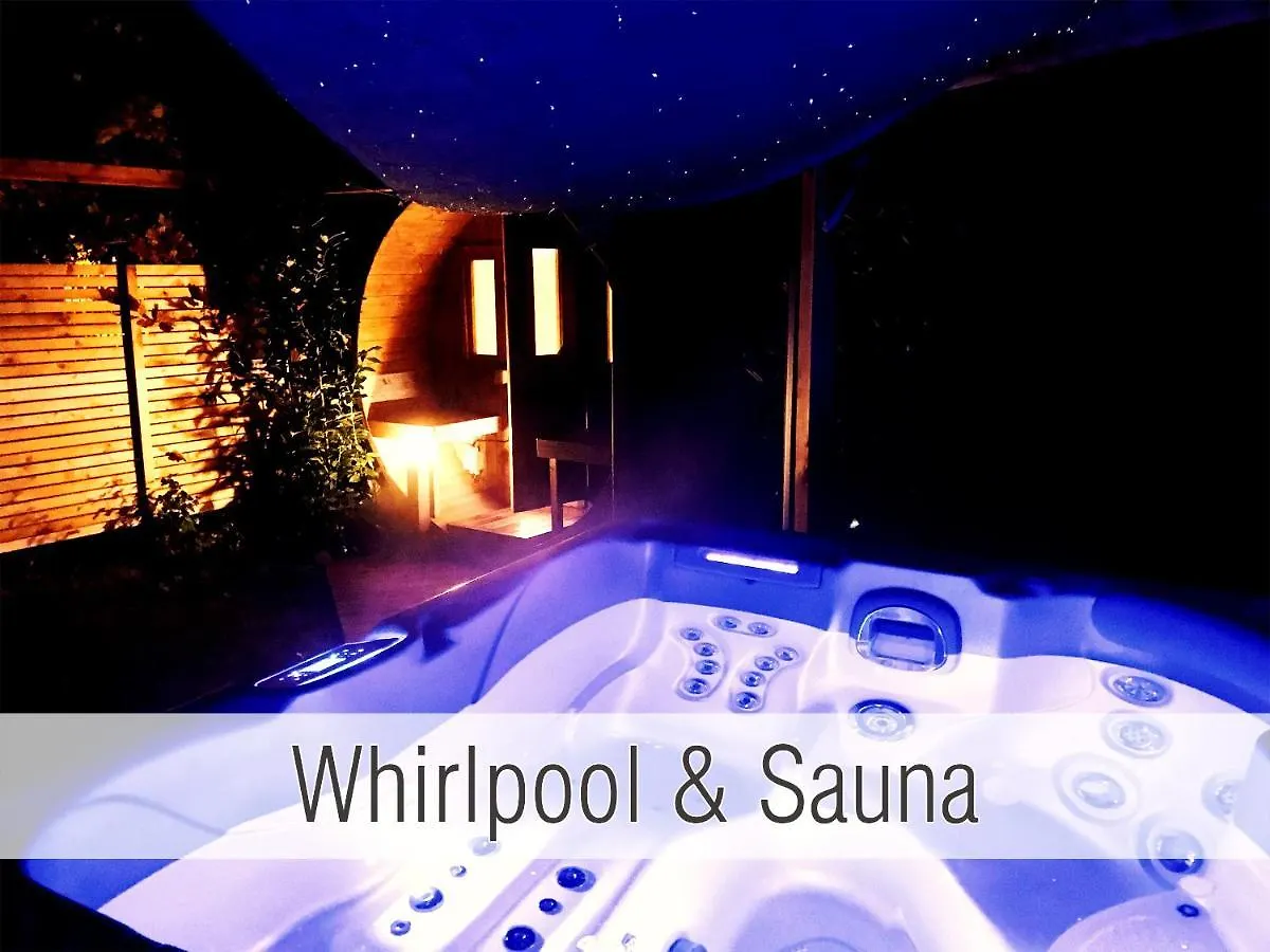 Holiday home Huette41: Ganze Huette Nah Am See Mit Privatem Whirlpool, Sauna. Umzaeunt. Waldkirchen